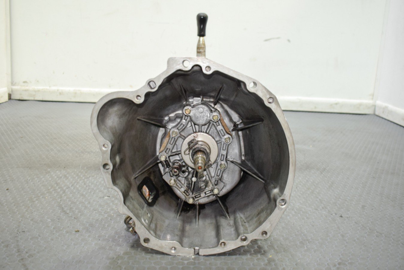 Low mileage Used JDM 89-94 Nissan Skyline R32 GTR AWD Transmission for sale. - Image 3