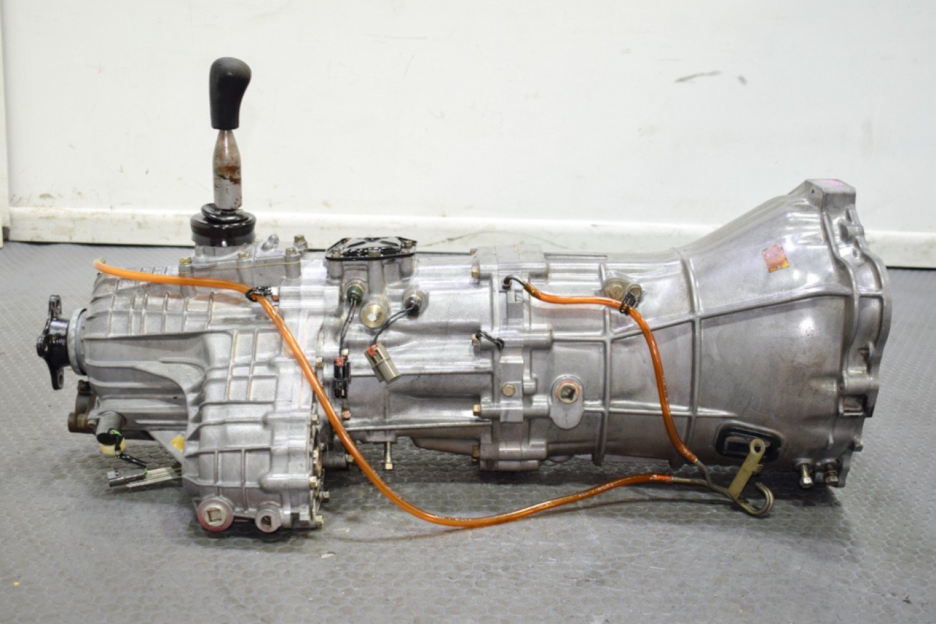 Low mileage Used JDM 89-94 Nissan Skyline R32 GTR AWD Transmission for sale. - Image 4