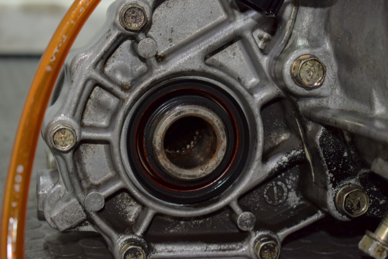 Low mileage Used JDM 89-94 Nissan Skyline R32 GTR AWD Transmission for sale. - Image 8