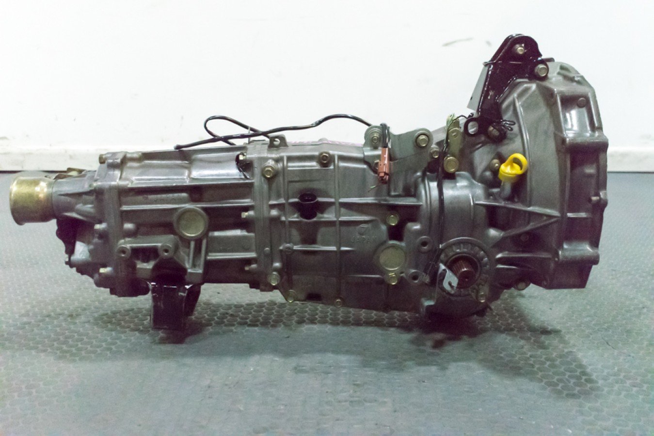 Used 2003-2005 Subaru Forester SG5 Dual Range 5MT AWD Transmission with 4.11 Final Drive - Image 3