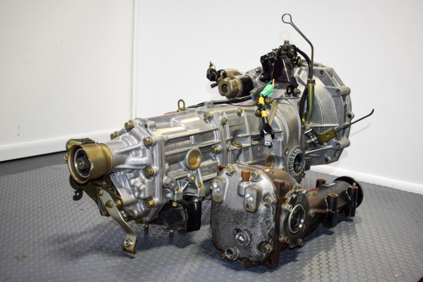 JDM Subaru WRX, Legacy GT Spec B, Push Type 2008-2011 TY757VBABB 5 Speed Transmission & 4.444 Rear Diff - Image 2